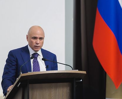 Губернатор Игорь Артамонов представил ежегодный отчёт в областном парламенте