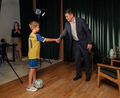 Roman Petrukhin in an interview promoting the New Year charity marathon